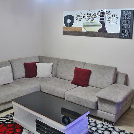 Essy'S Apartment Korce Esterno foto