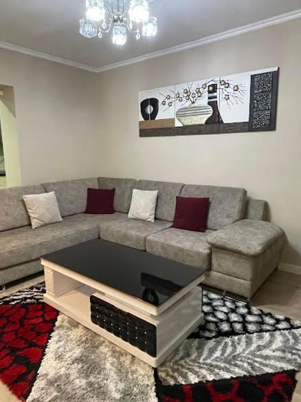 Essy'S Apartment Korce Esterno foto