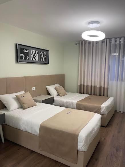 Essy'S Apartment Korce Esterno foto